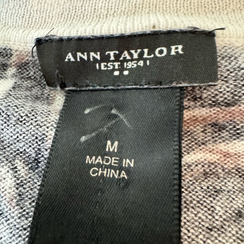 Ann Taylor Black and Cream Floral Short Sleeve Top - Picture 2 of 8